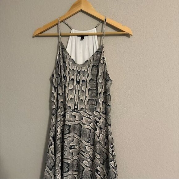 Express Women's Grey and Black Dress Halter, Snakeskin Print Size 10 - Picture 4 of 9